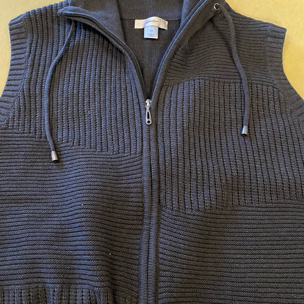 NWOT Gray sweater vest in gray from CJ Banks. 2X